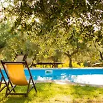 Studio-apartment Mit Sommerpool- Garten Und Aussicht By Interhome *