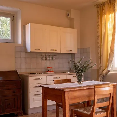 Studio-apartment Mit Sommerpool- Garten Und Aussicht By Interhome 公寓 佩萨罗