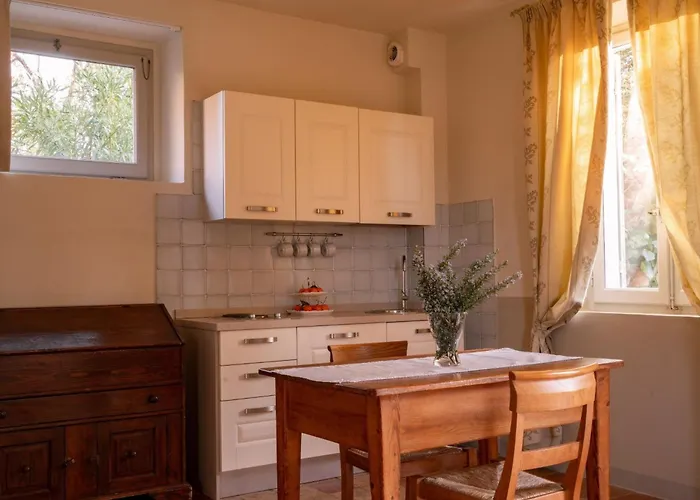 Studio-apartment Mit Sommerpool- Garten Und Aussicht By Interhome 公寓 佩萨罗