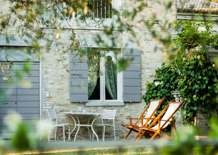 Studio-apartment Mit Sommerpool- Garten Und Aussicht By Interhome 公寓 佩萨罗